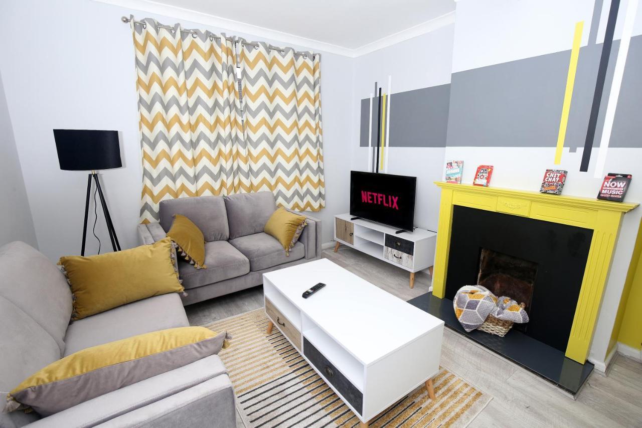 3-Bed House With Parking Near London O2 Appartement Buitenkant foto