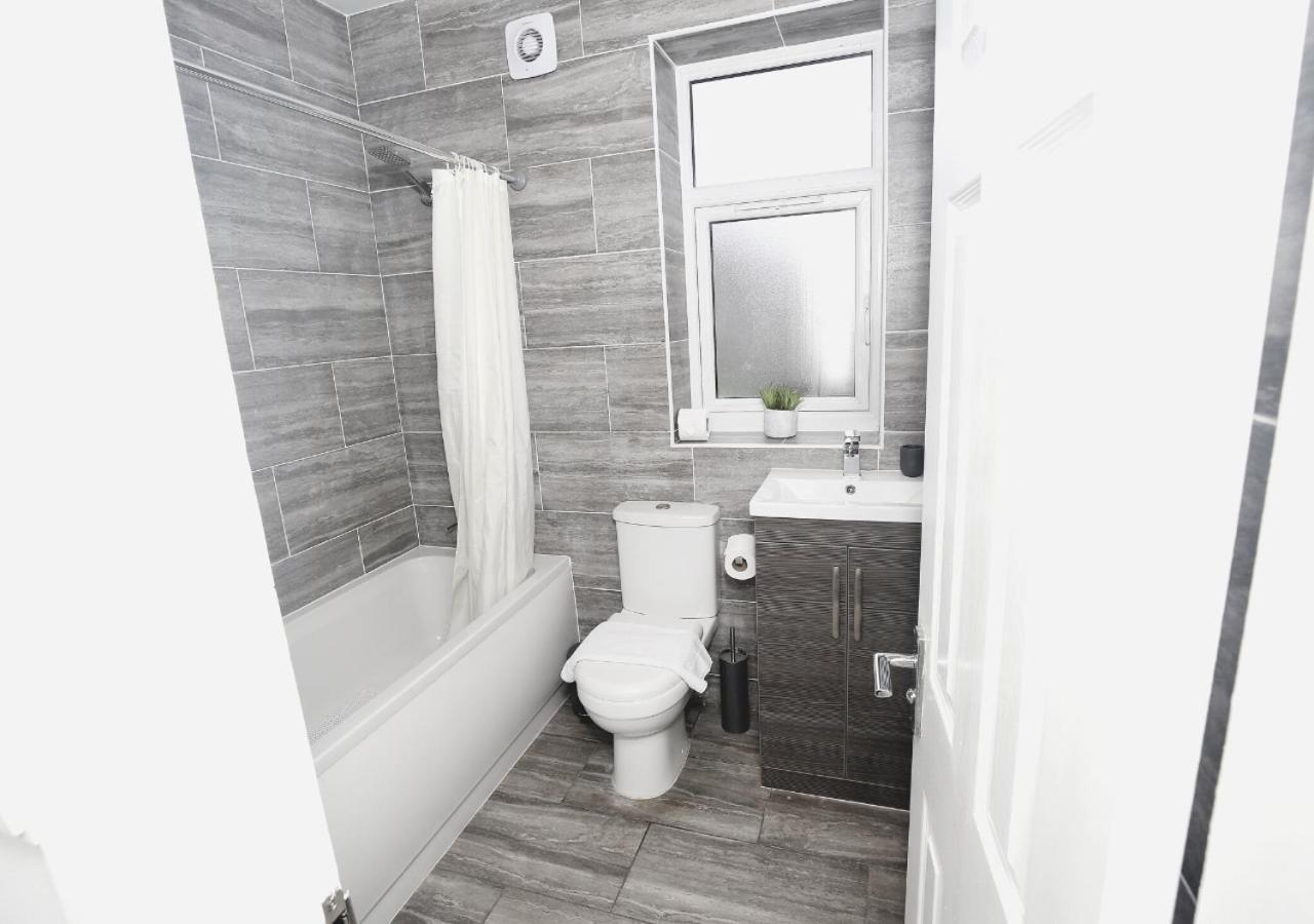 3-Bed House With Parking Near London O2 Appartement Buitenkant foto
