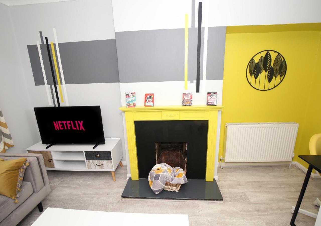 3-Bed House With Parking Near London O2 Appartement Buitenkant foto