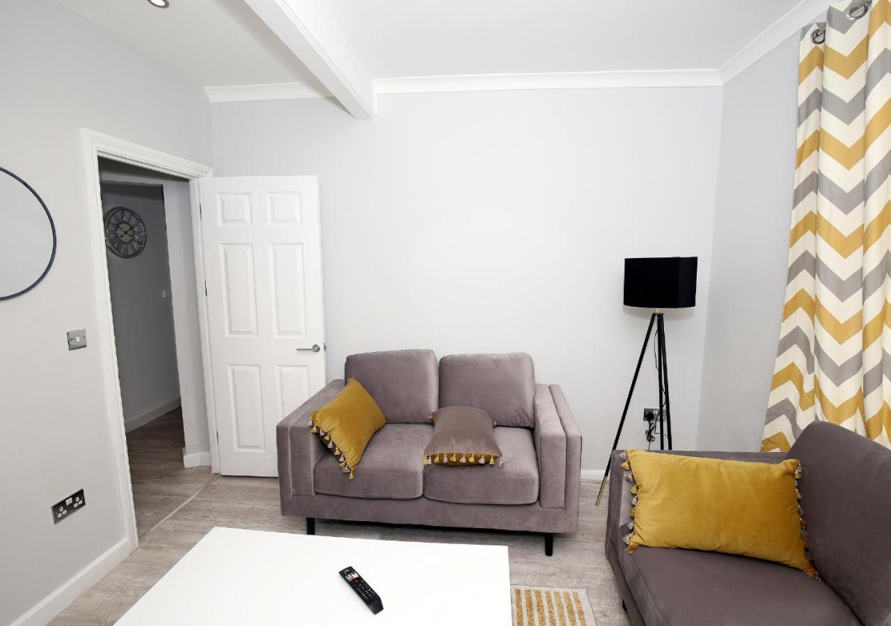 3-Bed House With Parking Near London O2 Appartement Buitenkant foto