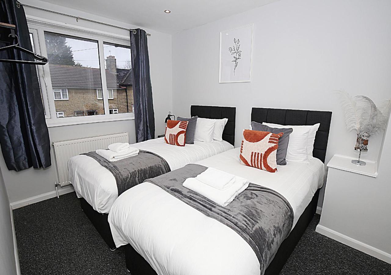 3-Bed House With Parking Near London O2 Appartement Buitenkant foto