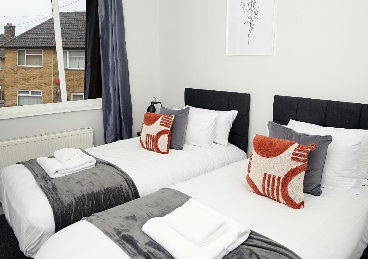 3-Bed House With Parking Near London O2 Appartement Buitenkant foto