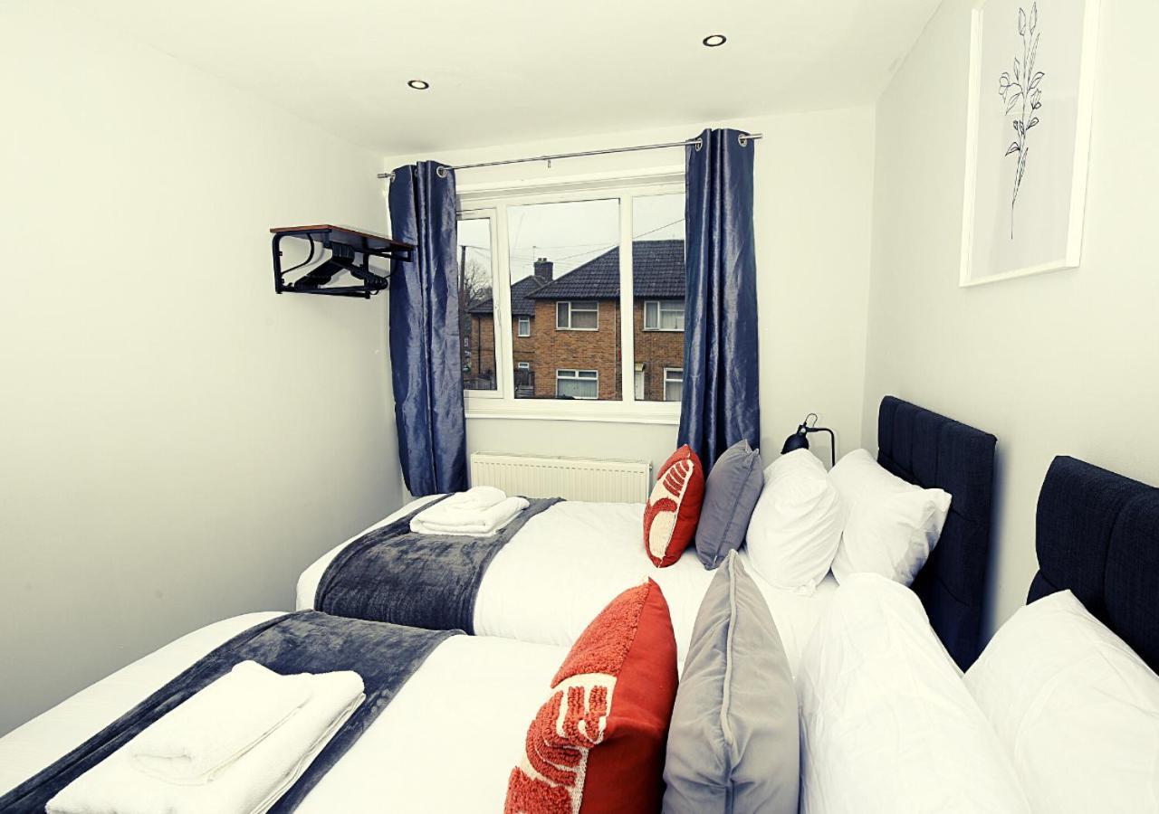 3-Bed House With Parking Near London O2 Appartement Buitenkant foto