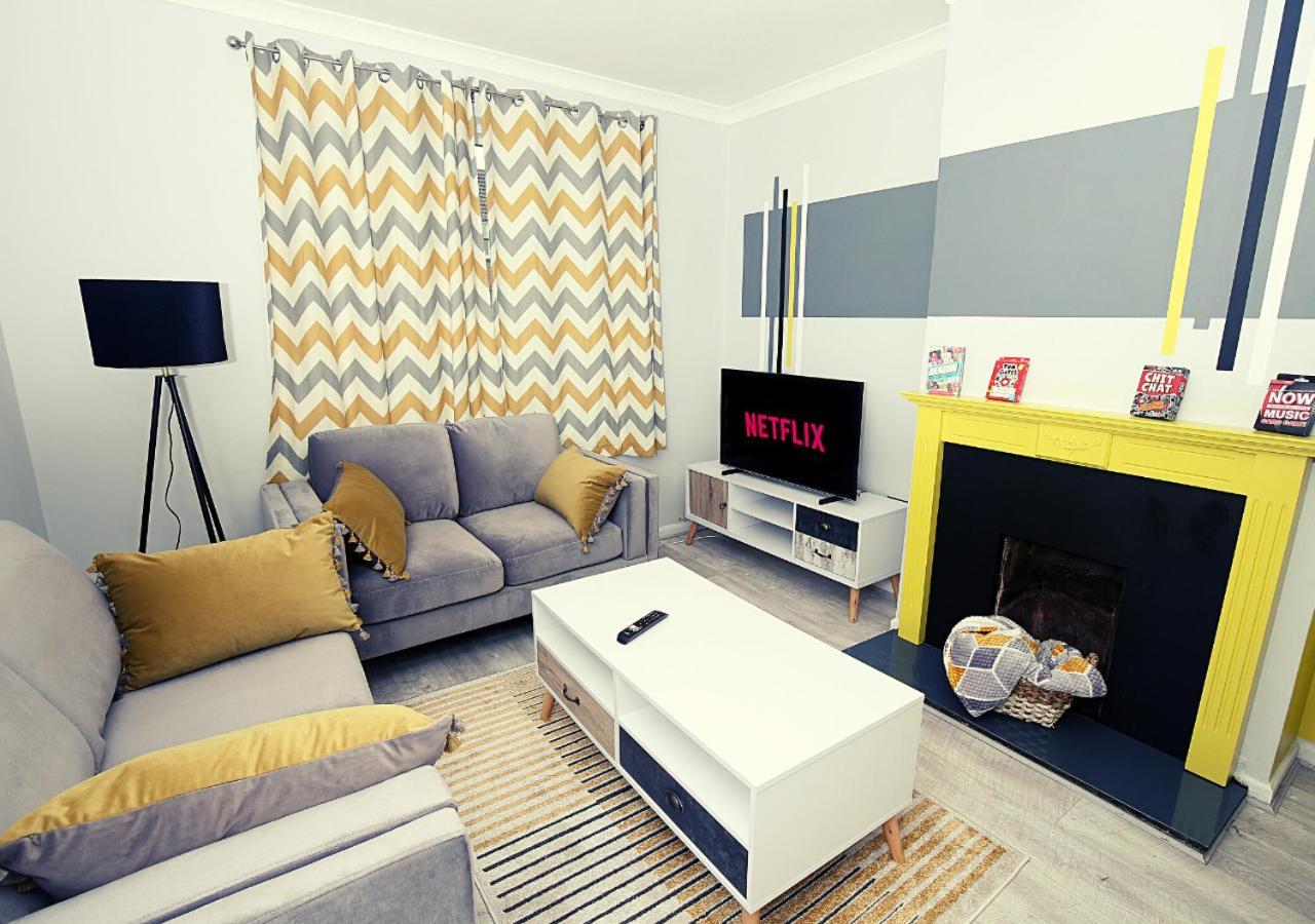 3-Bed House With Parking Near London O2 Appartement Buitenkant foto